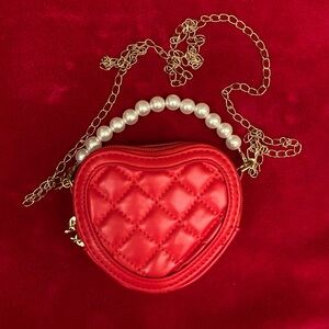 ❤️RED❤️HEART MINI BAG w/fauxPEARL handle/METAL chain PUfabric zip-close✨NEW✨